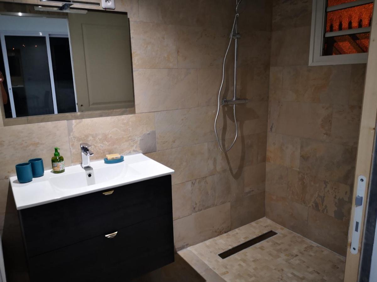 Appartement Saint Gilles Les Bains Exterior foto